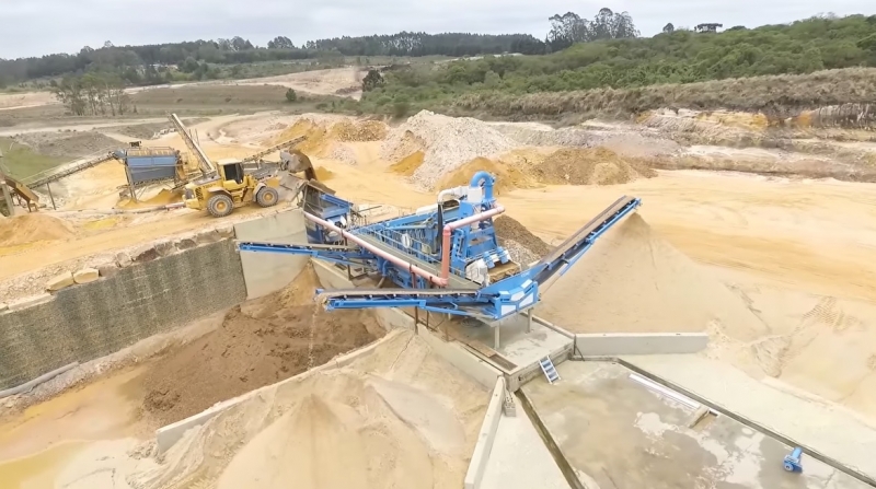 CDE - Equipamento para lavagem e classificação de areia e agregados - Mineração Bassani - Campo Largo - PR