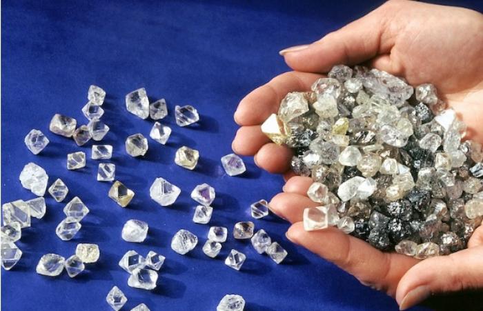 Leilão de diamantes rende US$ 14,5 milhões