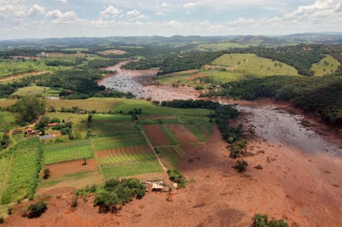 Licença Social para Operar (LSO), estratégia corporativa proativa para a gestão de riscos dos conflitos, emerge como um elemento complementar aos mecanismos formais de controle das empresas