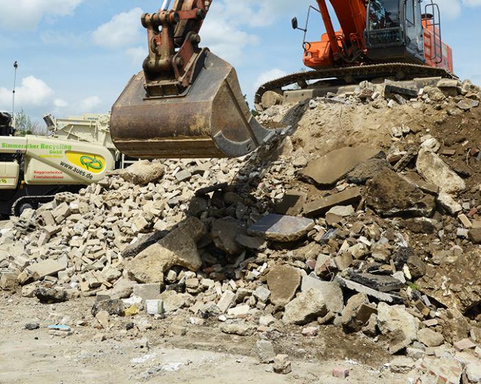 Britador móvel e flexível permite operação combinada de britagem e de reciclagem