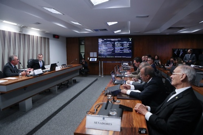Ministro de Minas e Energia afirma que foram tomadas medidas preventivas em Gongo Soco
