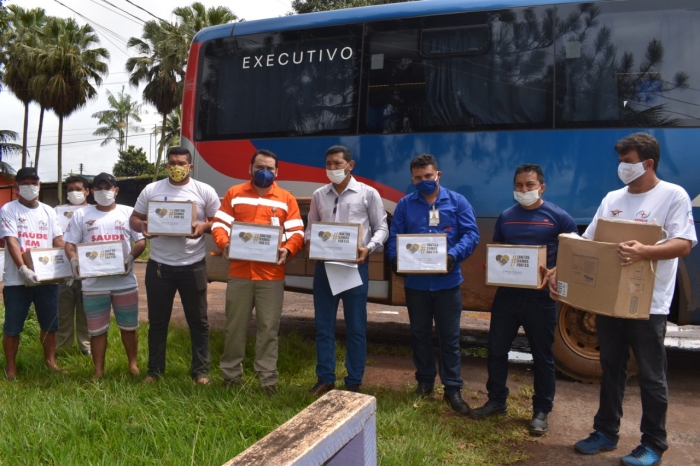 Mina Tucano doa máscaras, álcool e testes de Covid-19 para hospitais da região