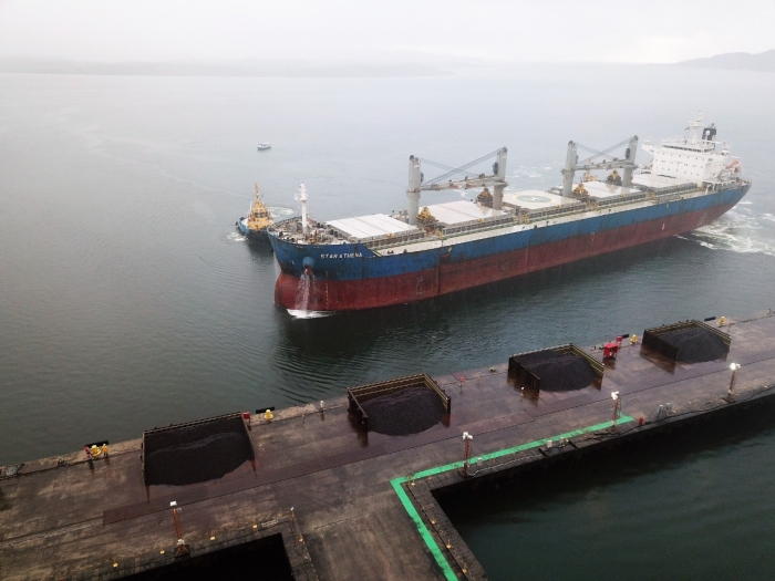 Minério de ferro baiano começa a ser exportado pelo terminal Enseada
