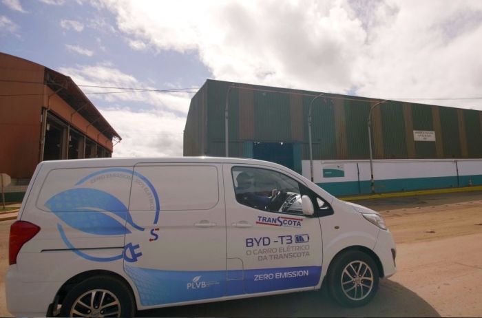  Veículo 100% elétrico garante entregas mais sustentáveis