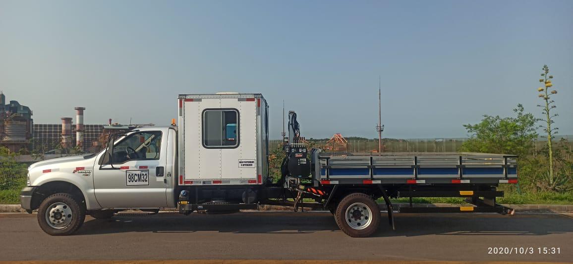 Duas F4000 substituem guindastes ou caminhão  munck (foto: Samarco)  