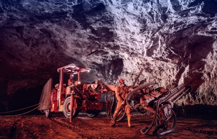 Aura Minerals assina carta de compromisso para inclusão de mulheres na mineração