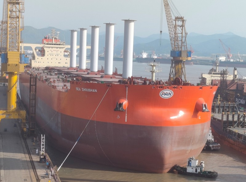 Navio VLOC Guaibamax de 325 mil t de capacidade com velas rotativas (foto: Vale)