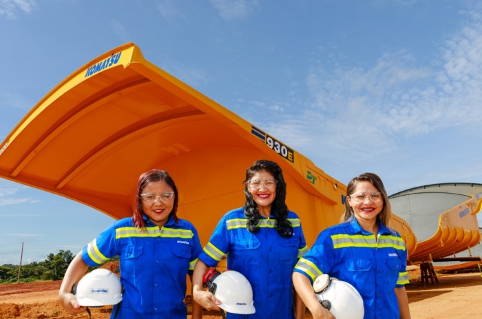 Komatsu firma parceria com Women in Mining Brasil