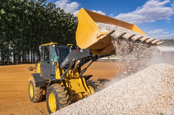 John Deere lança Pá-Carregadeira 444G com consumo de combustível até 18% menor