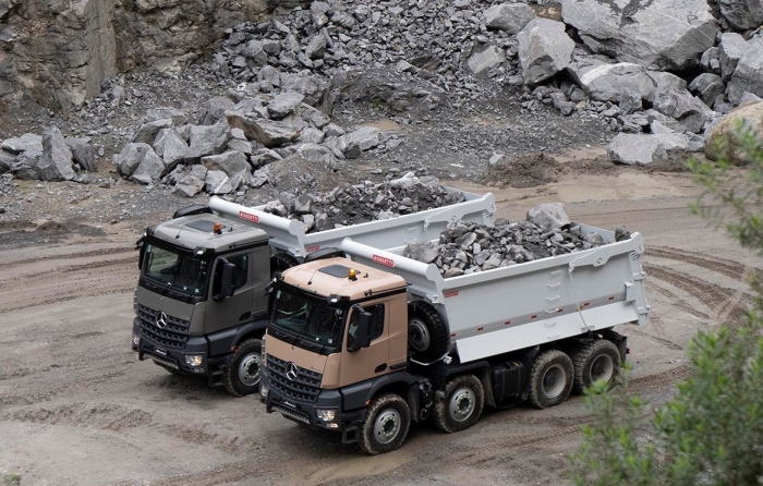 Mercedes-Benz lança o extrapesado Arocs 8x4