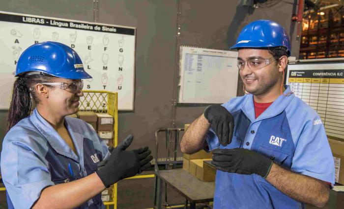Caterpillar é eleita a melhor empresa para trabalhadores com deficiência