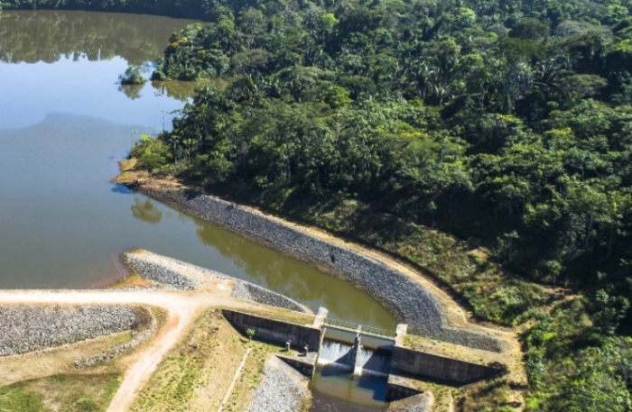 Vale reinicia parcialmente as operações e informa sobre alterações em uma barragem e um dique