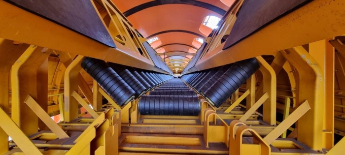 Nova tecnologia de borracha melhora resistência e mitiga risco de incêndio nos transportadores