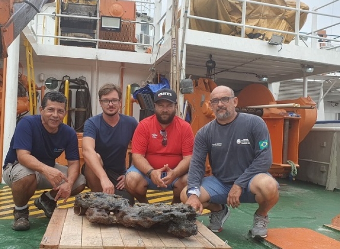 Serviço Geológico do Brasil coleta amostras de fosforita na costa sul brasileira