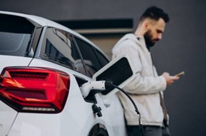 A influência do Cobre e do Alumínio para o avanço do mercado de carros elétricos