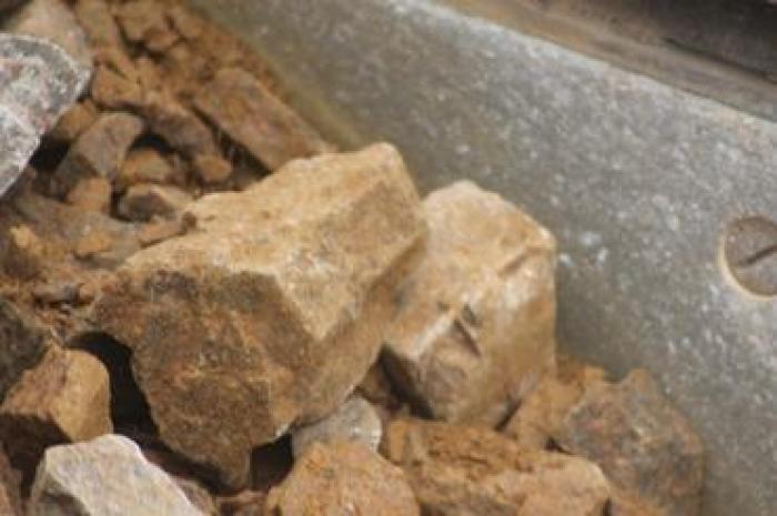 Pó de rocha vendido como fertilizante é fonte de renda para pedreiras