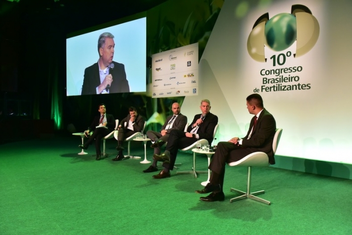 Galvani participa de evento de fertilizantes e destaca aporte de R$ 2,5 bilhões para ampliar produção no Nordeste