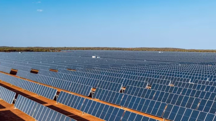 Instalação de armazenamento solar e bateria em grande escala da BHP entra em operação na Austrália