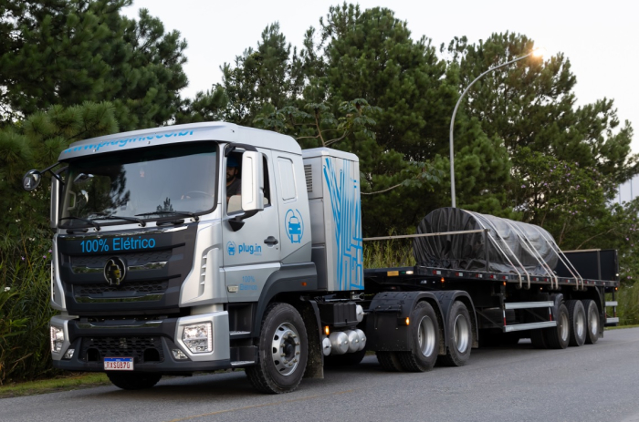 ArcelorMittal  testa caminhão diesel convertido para 100% elétrico 