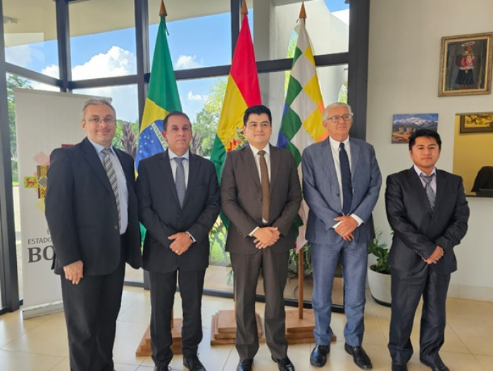 Embaixador da Bolívia se reúne com ABPM para discutir possível parceria estratégica