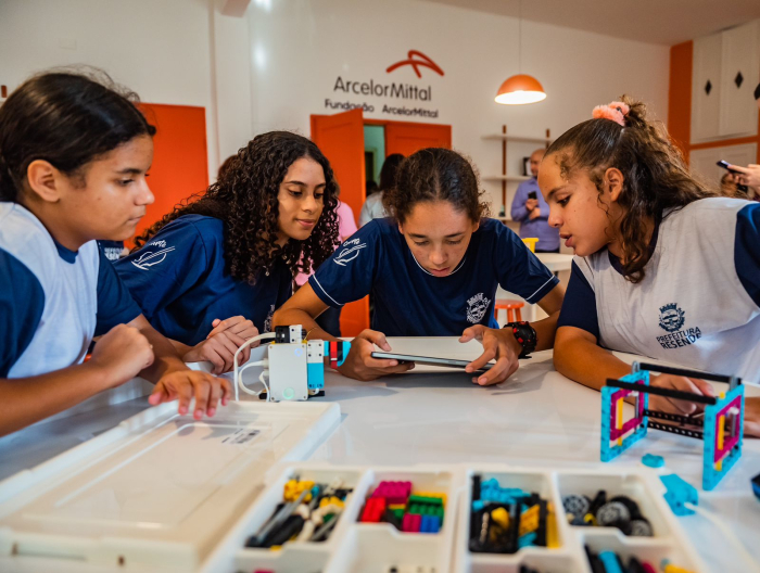 ArcelorMittal inaugura laboratórios de robótica e tecnologia em Resende (RJ) 