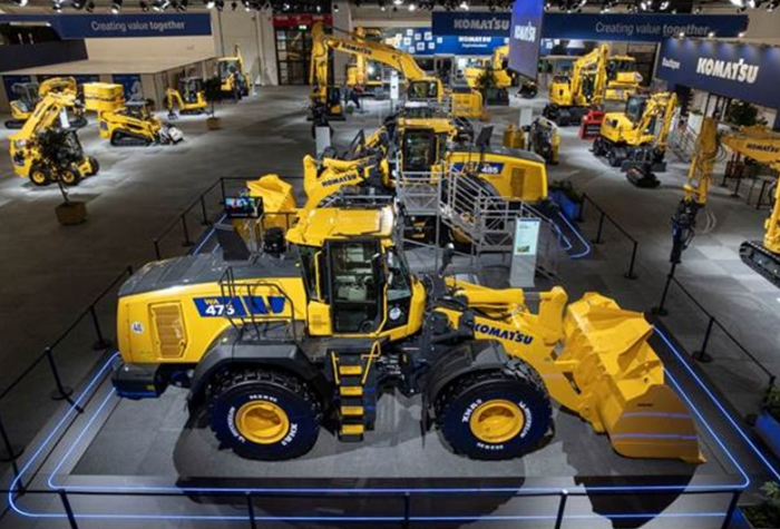 Komatsu lança 13 máquinas durante Bauma
