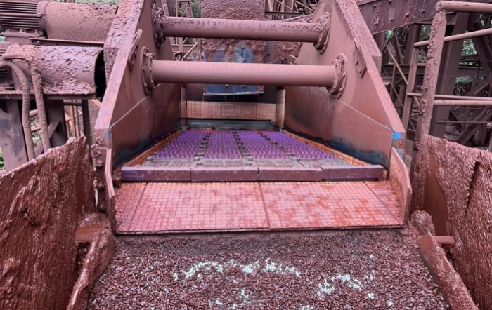 O peneiramento no beneﬁciamento mineral: como evitar o entupimento das telas 