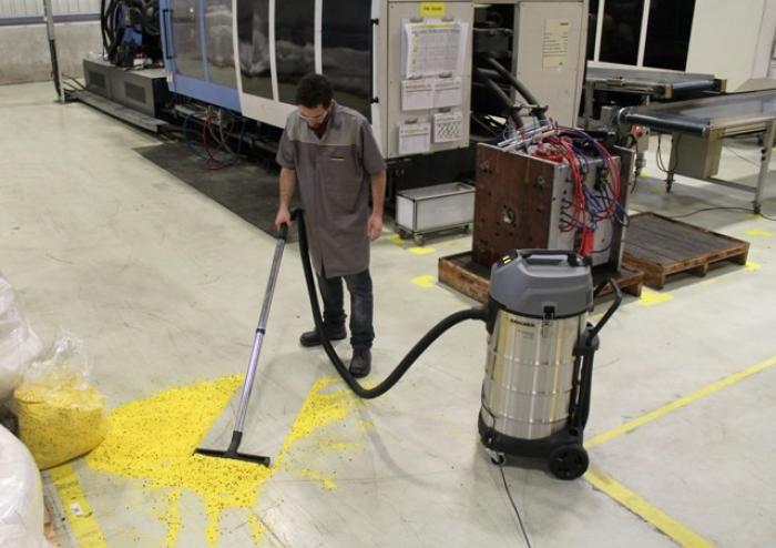 Aspirador industrial agiliza limpeza profissional