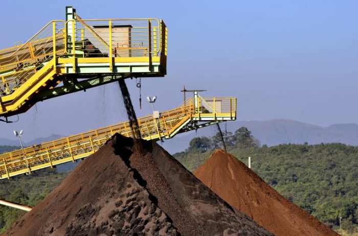 Usiminas obteve receita líquida de R$ 26,3 bilhões em 2025, com aumento de 1,5% sobre 2024