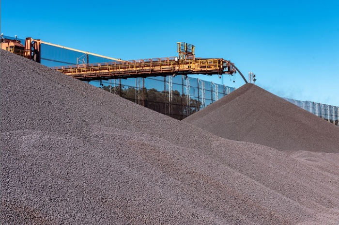 Samarco teve receita líquida de US$ 1,898 bilhão em 2025 e produção recorde desde a retomada