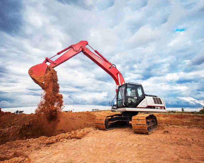 Link-Belt prepara lançamento da escavadeira 210X3E na América Latina