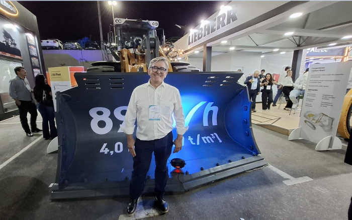 Liebherr leva a carregadeira L 586 X Power para a Exposibram