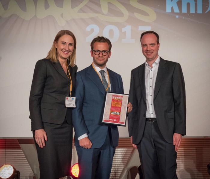 JCB é homenageada na International Rental Exhibition (IRE)