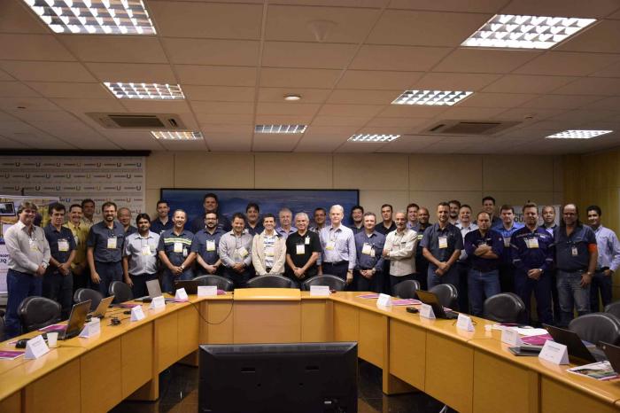 Usiminas sedia encontro de especialistas em laminação de tiras a quente