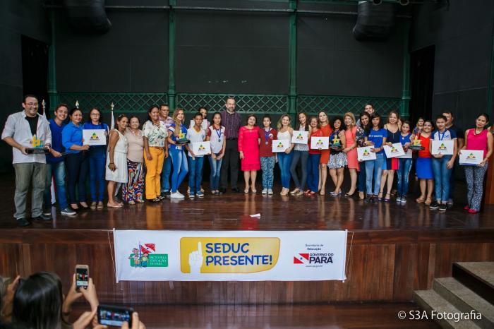 Simineral premia os vencedores do  6º Concurso de Redação da Mineração