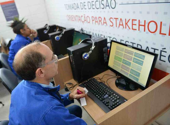 ArcelorMittal cria Salas do Conhecimento para ampliar acesso de funcionários aos treinamentos