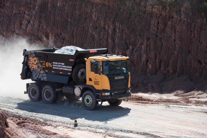 Scania lança caminhão de mineração que reduz em até 15% o custo por tonelada transportada
