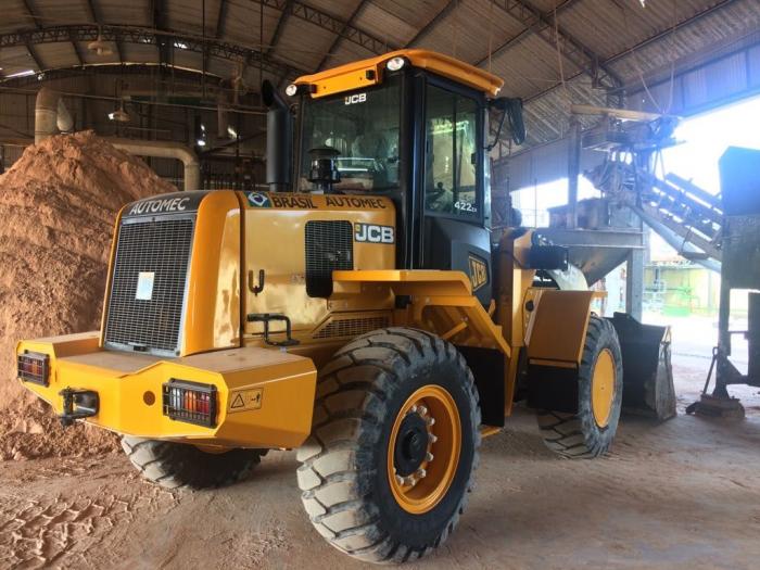 Carregadeira recebe reforço de vedação e impermeabilização para operar em ambiente agressivo