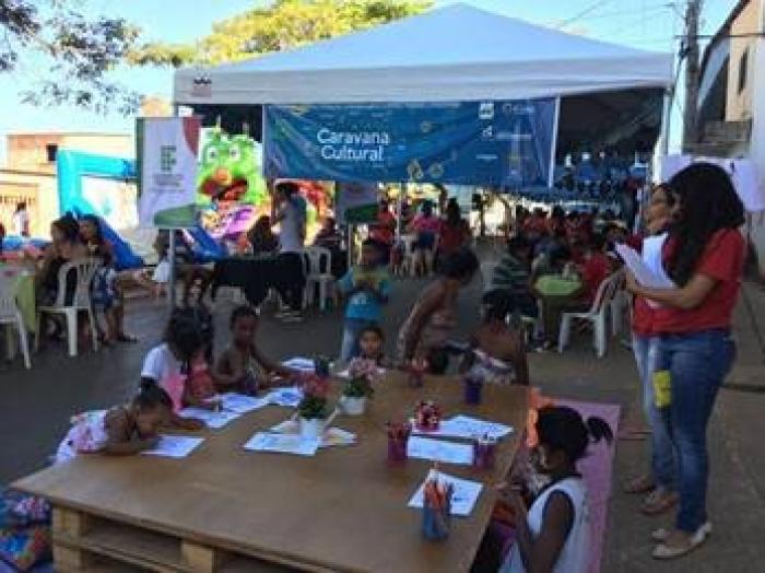 Mais de 9 mil pessoas foram beneficiadas pelo projeto Caravana Cultural em 2017