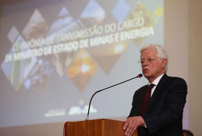 Novo ministro do MME fala em continuidade dos trabalhos e mantém secretário